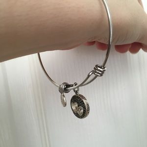 Fashion hearts bracelet